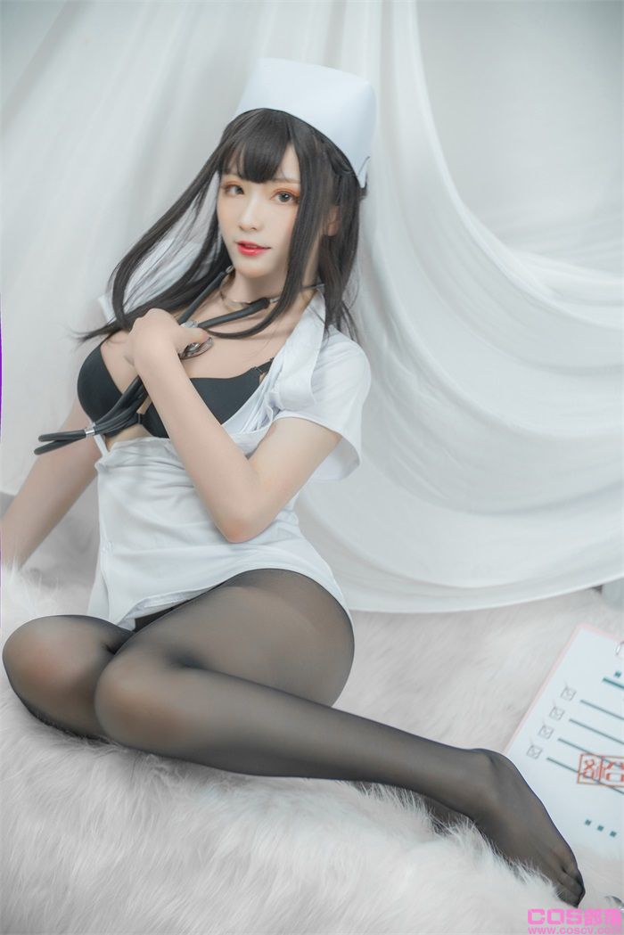微博人气博主@起司块wii-白护士【72P/4V/767MB】(图2)