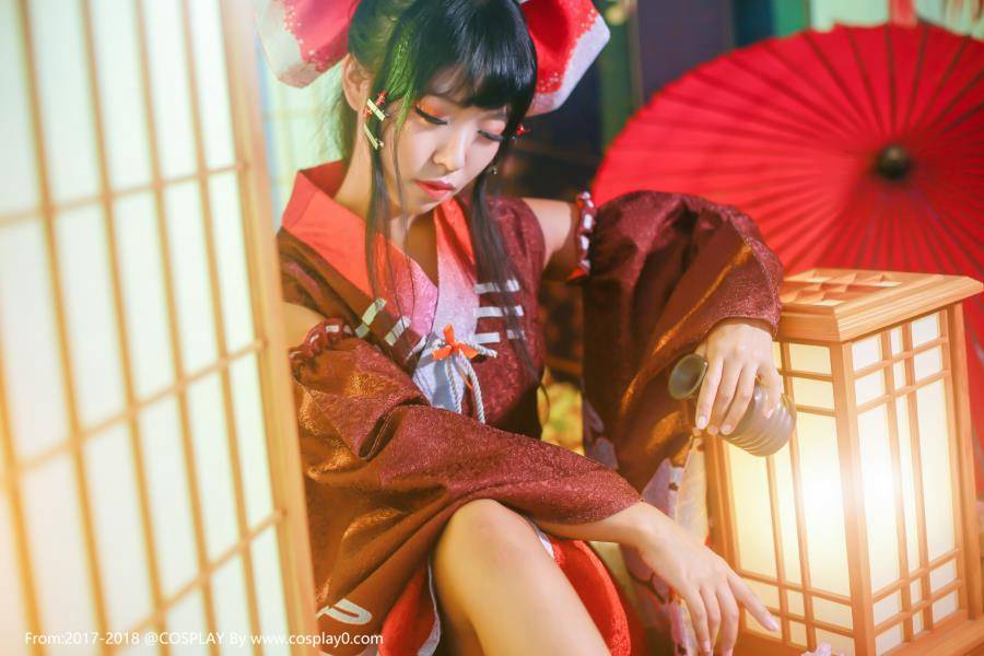 东方Project博丽灵梦萌妹子古风Cosplay(图7)