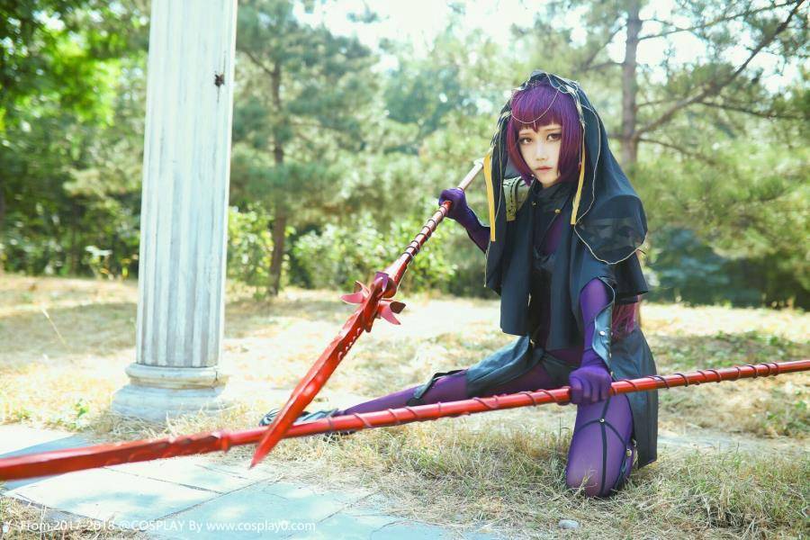 二次元美少女神还原斯卡哈同人本子Cosplay(图4)