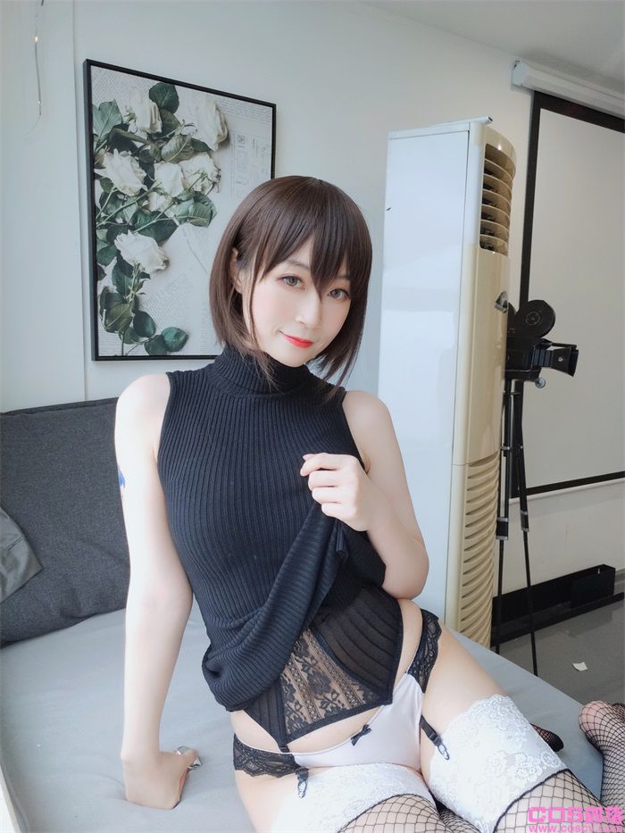 人气动漫Coser@白银81 - 黑色包臀裙【35P/2V/305MB】(图2)
