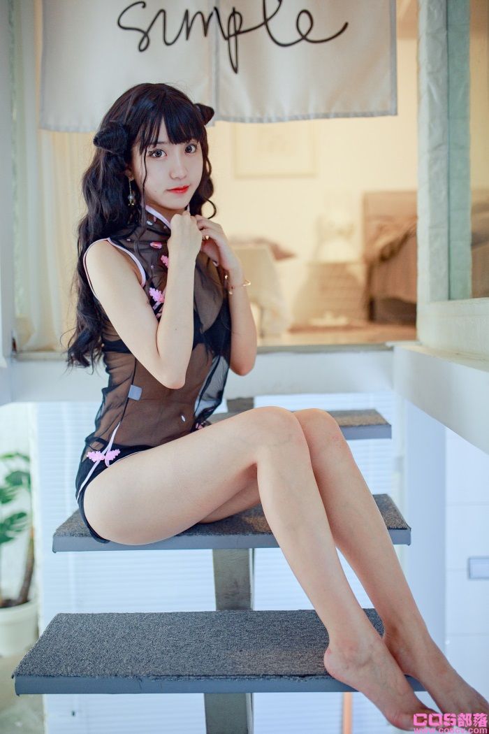 微博红人动漫Coser@-黑川-小恶魔旗袍【18P/324MB】(图2)