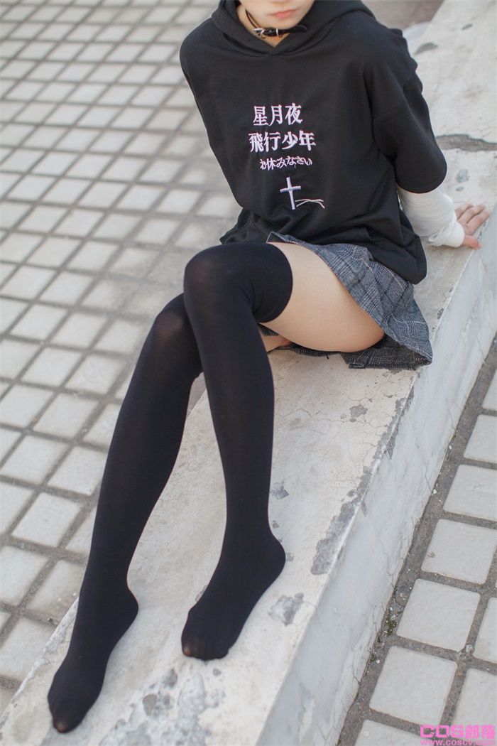 少女秩序-美丝写真 EXVOL.04 天台的嘿丝小恶魔【47P/347MB】(图2)