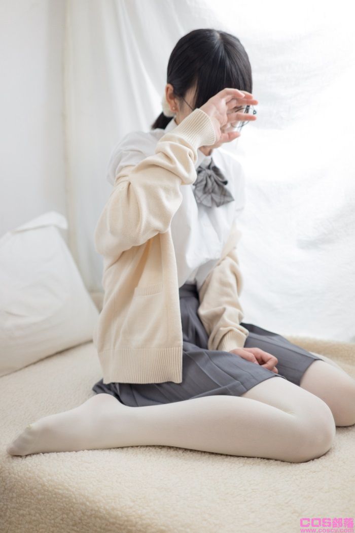 罗利丝控-喵写真 Vol.017 美腿要配个丝袜【86P/514MB】(图2)