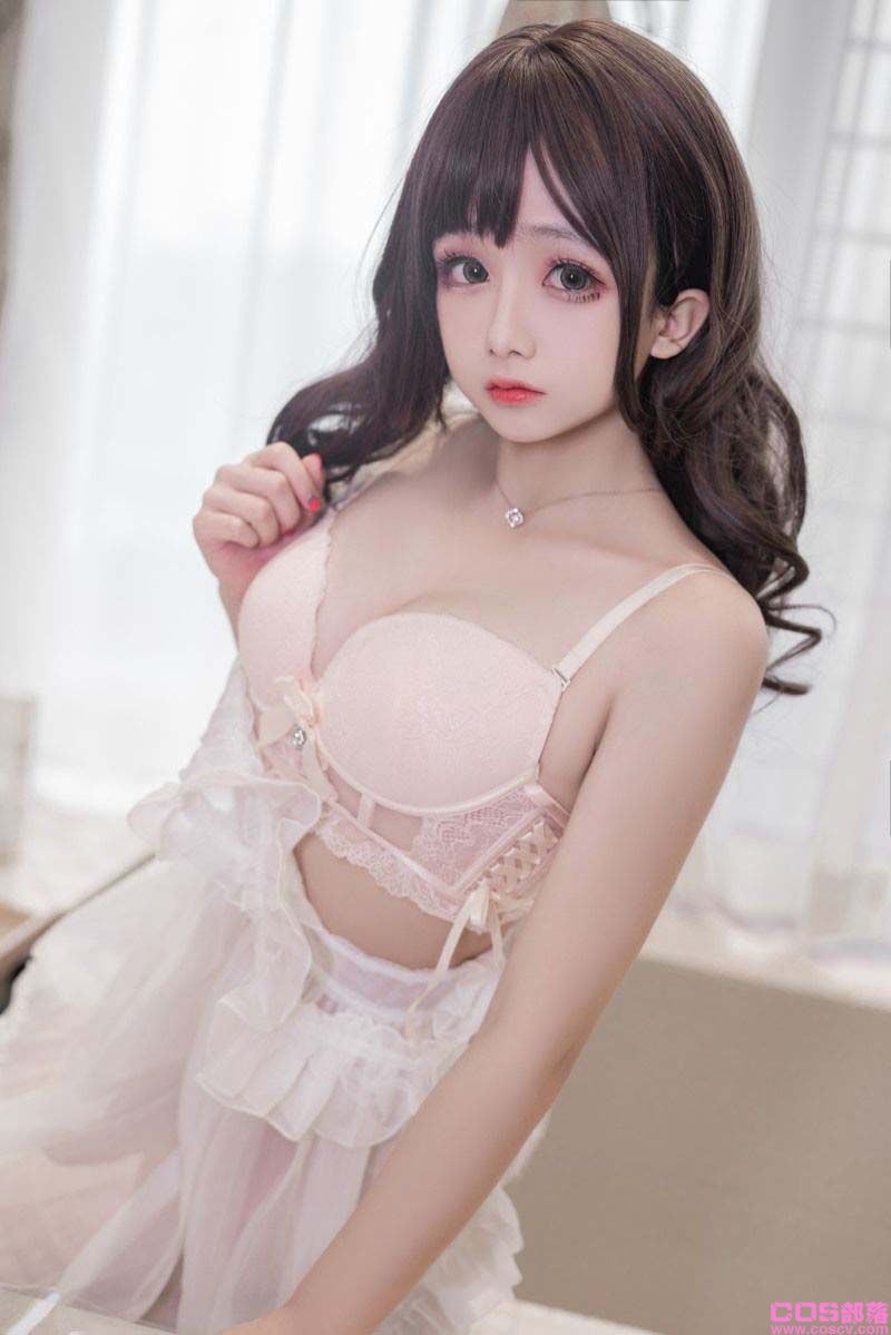 人气动漫博主@日奈娇 围裙人妻【93P/1.06G】(图2)