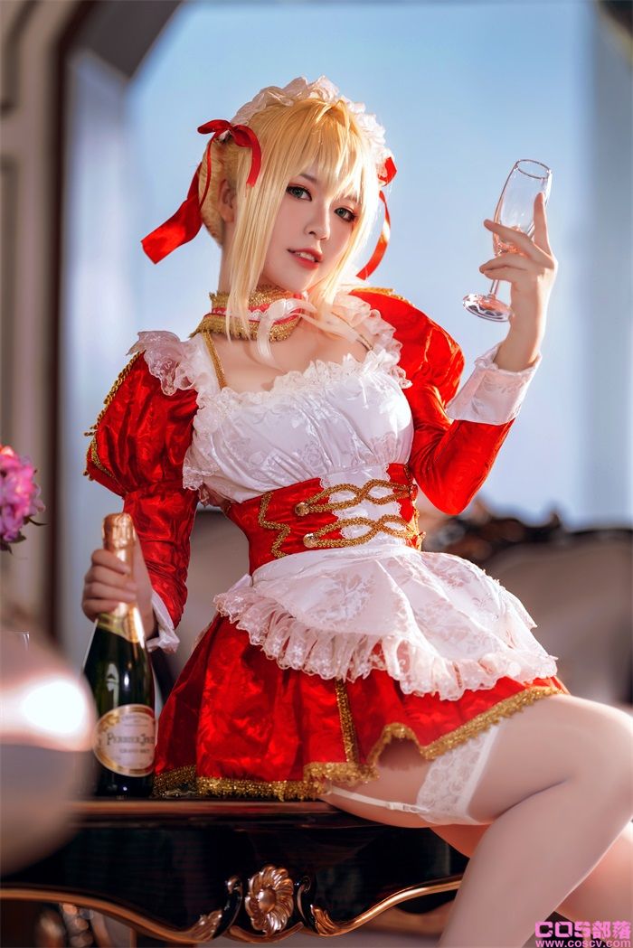 微博人气Coser@半半子 - 尼禄女仆【42P/1V/505MB】(图3)