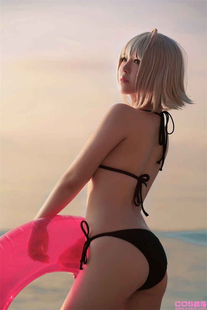 微博人气Coser@半半子&索索 海边泳装【40P/45MB】(图4)