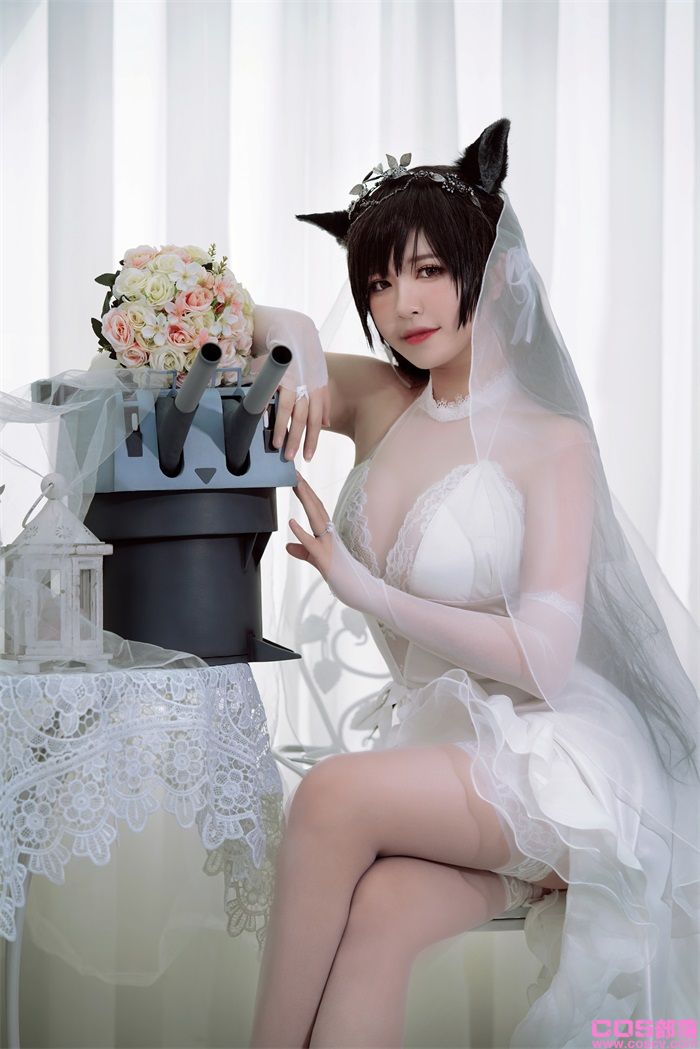 微博人气Coser@半半子 爱宕花嫁【30P/1V/162MB】(图2)