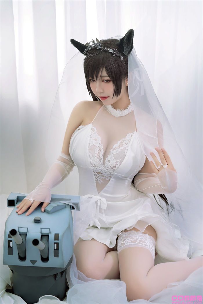 微博人气Coser@半半子 爱宕花嫁【30P/1V/162MB】(图3)