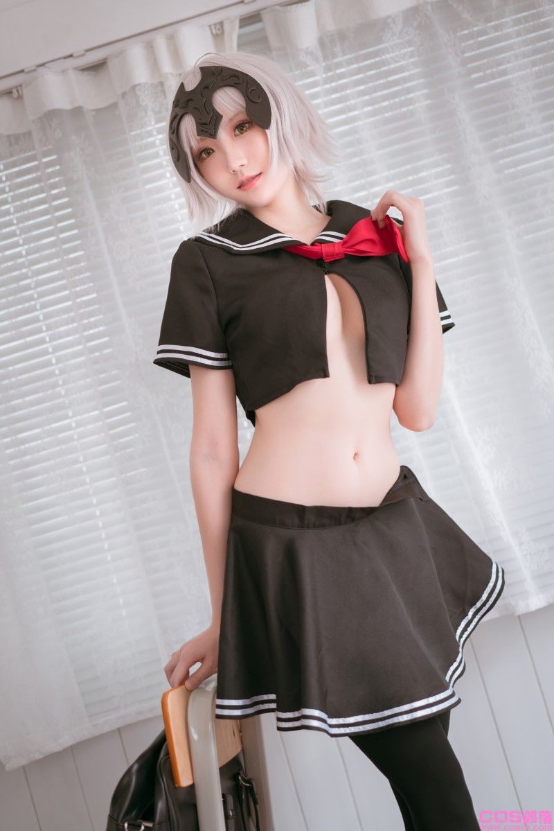 动漫Coser@瓜希酱 黑贞德 校服【13P/59MB】(图4)