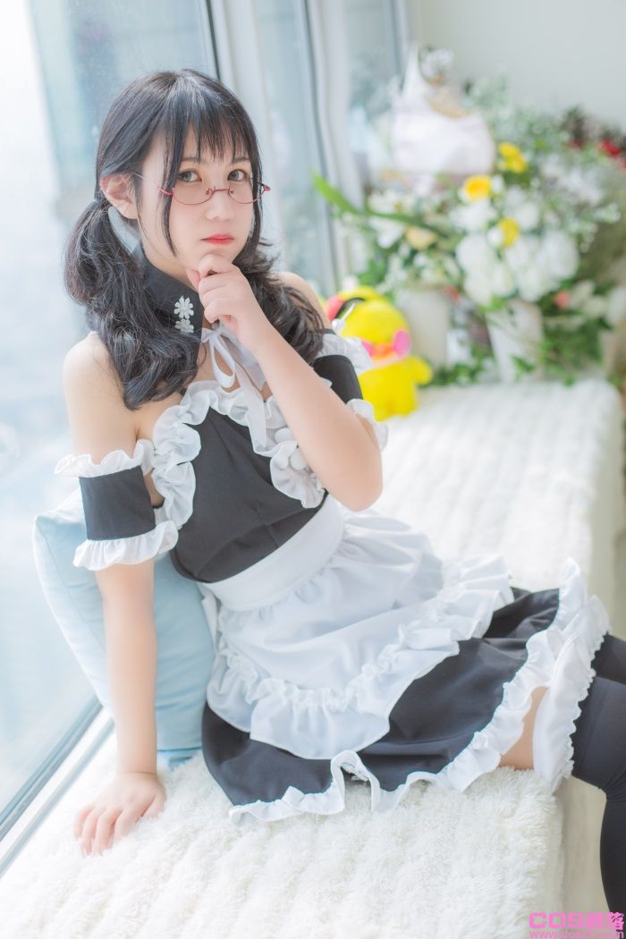微博妹纸@逐月SU 2018-7月女仆写真【66P+1V/884MB】(图3)