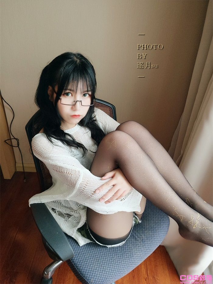 微博妹纸@逐月SU—足控向【17P/3V/134MB】(图2)