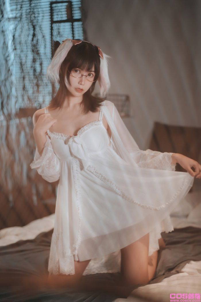 微博妹纸@逐月SU—睡衣兔子【28P/125MB】(图4)