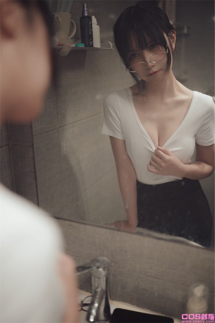 微博妹纸@逐月Su OL日常【51P/53MB】(图2)