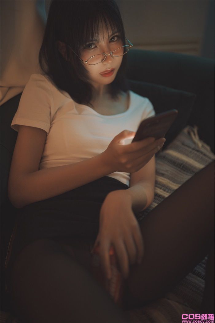 微博妹纸@逐月Su OL日常【51P/53MB】(图3)