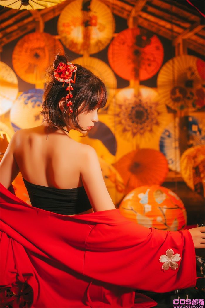 网紅Coser@疯猫ss - 红色羽衣【15P/192MB】(图3)