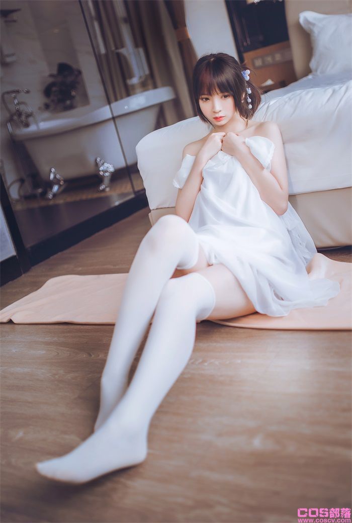 网紅Coser@疯猫ss -白色睡衣【24P/182MB】(图3)