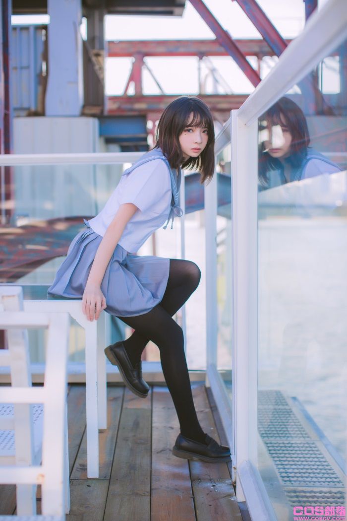 网紅Coser@疯猫ss – 海边【15P/150MB】(图2)