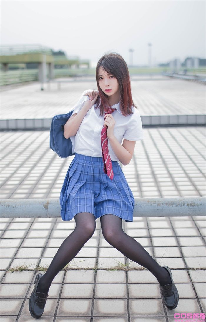 网紅Coser@疯猫ss – 天台JK【30P/164MB】(图3)