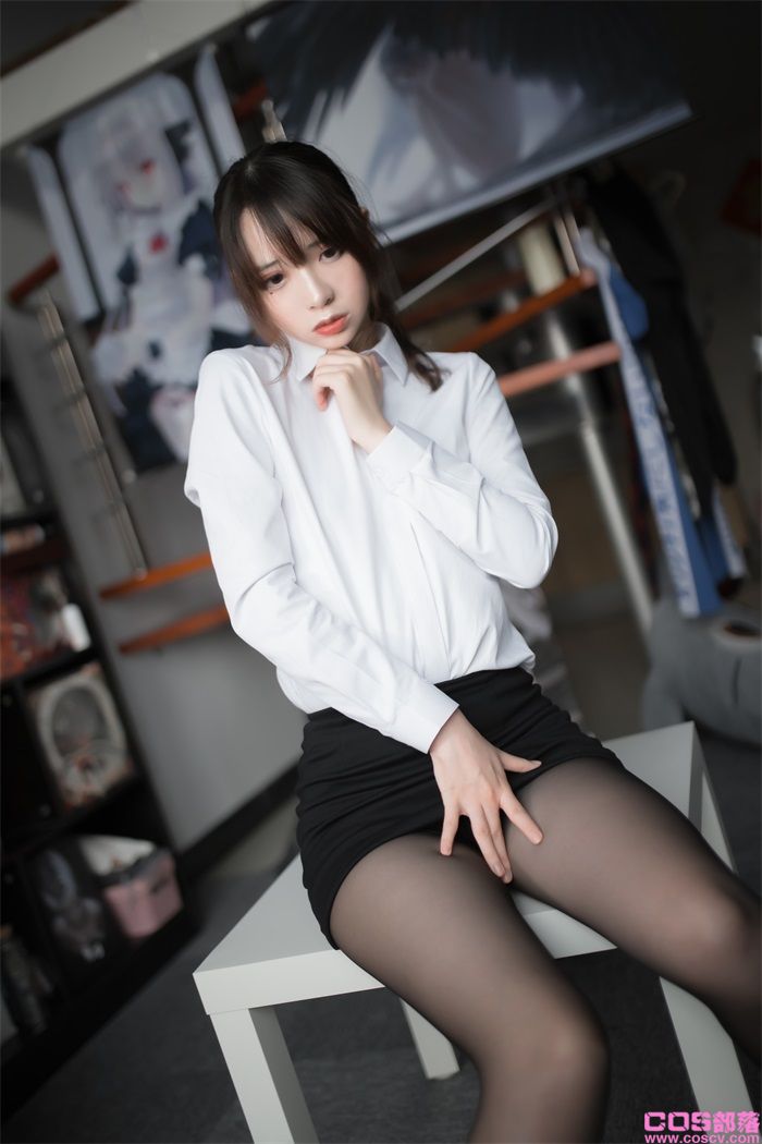 网紅Coser@疯猫ss - 职业装【30P/176MB】(图3)