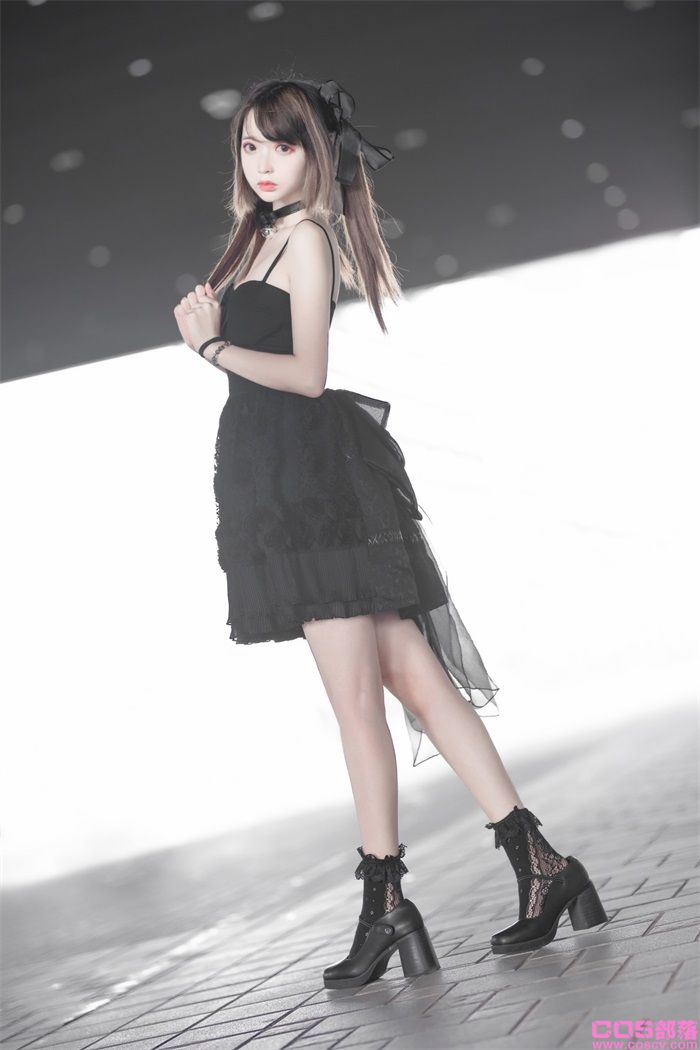 网紅Coser@疯猫ss - 猫漫展黑裙【10P/75.2MB】(图3)