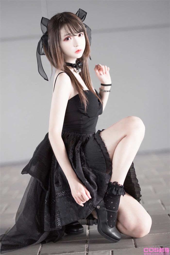 网紅Coser@疯猫ss - 猫漫展黑裙【10P/75.2MB】(图2)