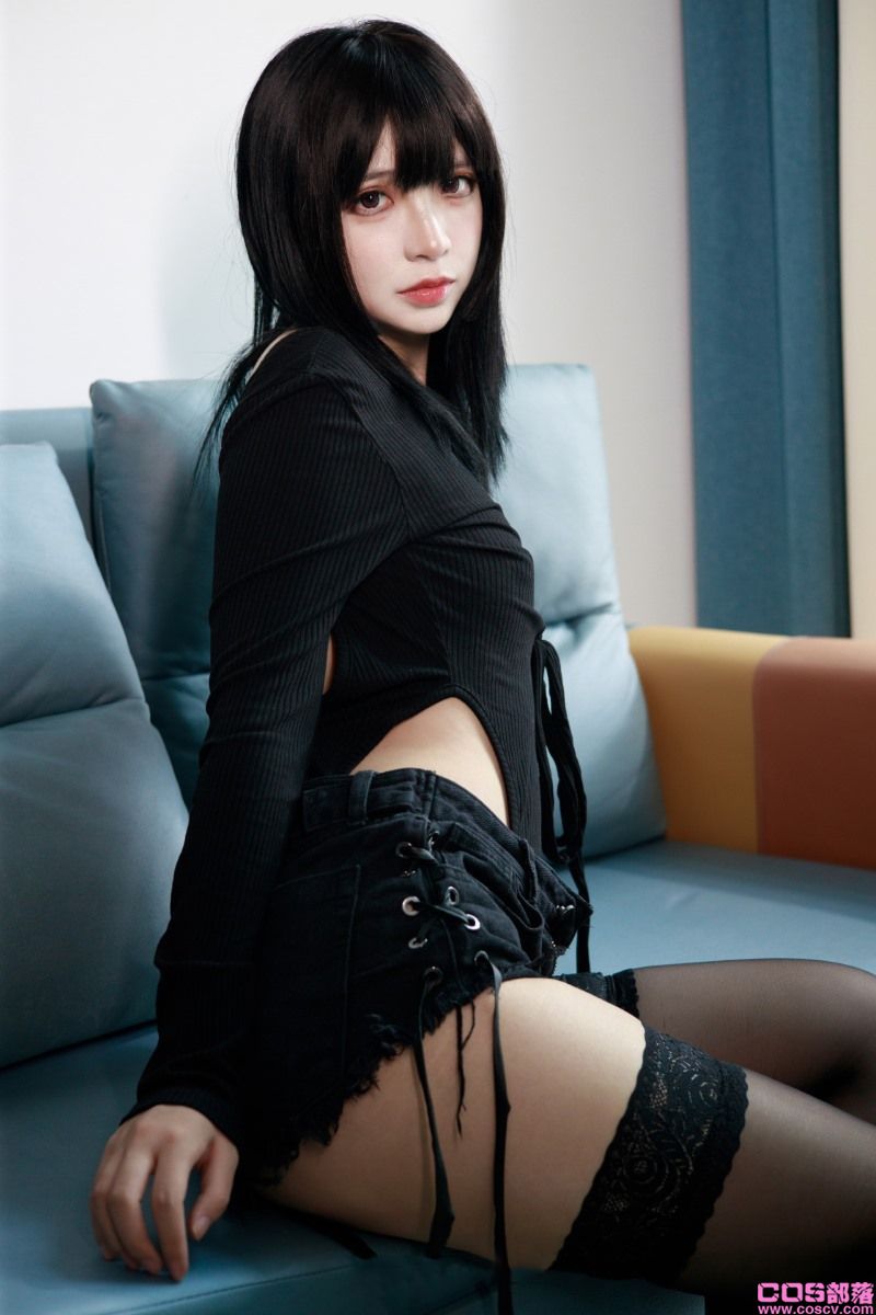 网紅Coser@疯猫ss 黑毛衣短裤【40P/780MB】(图2)