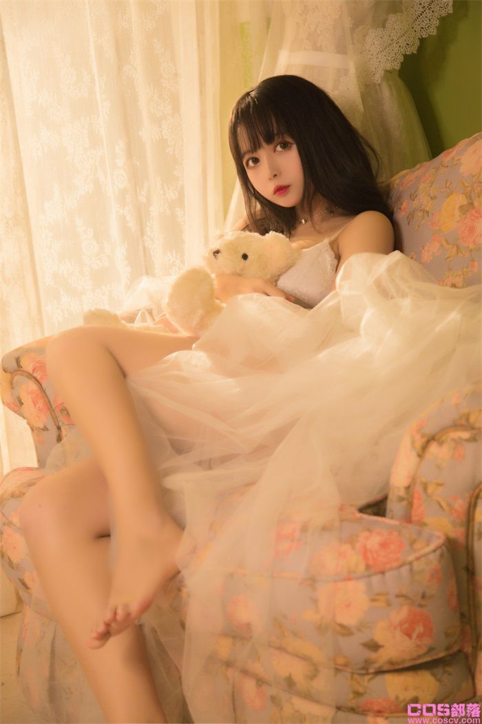 知名动漫博主@黑猫猫OvO -少女写真【26P/229MB】(图2)
