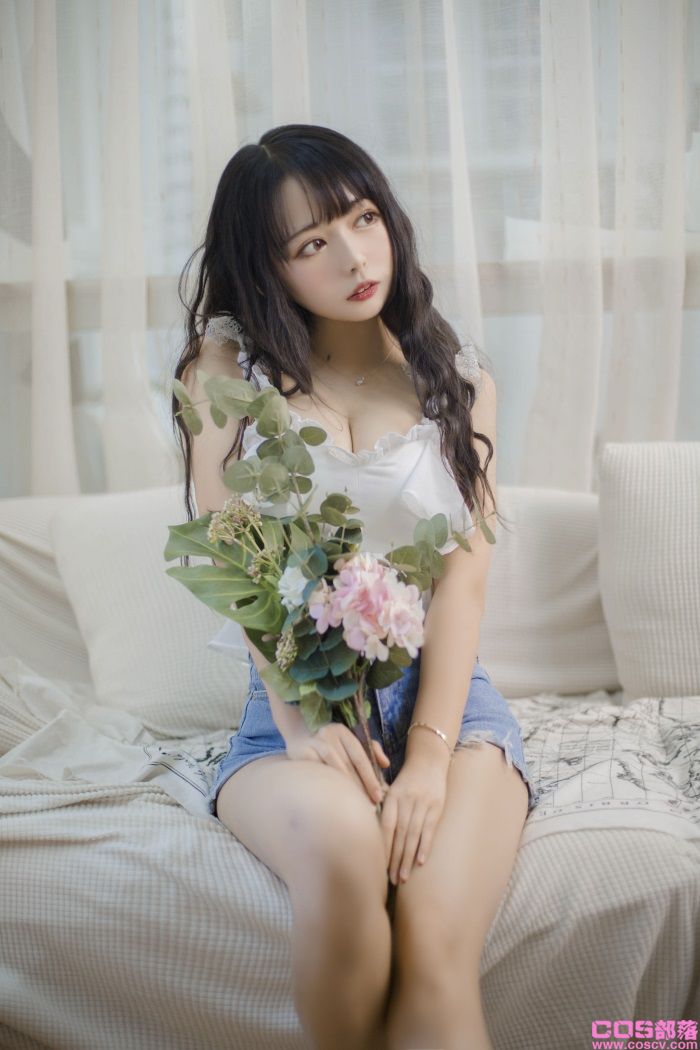 知名动漫博主@黑猫猫OvO 客厅【16P/74MB】(图2)
