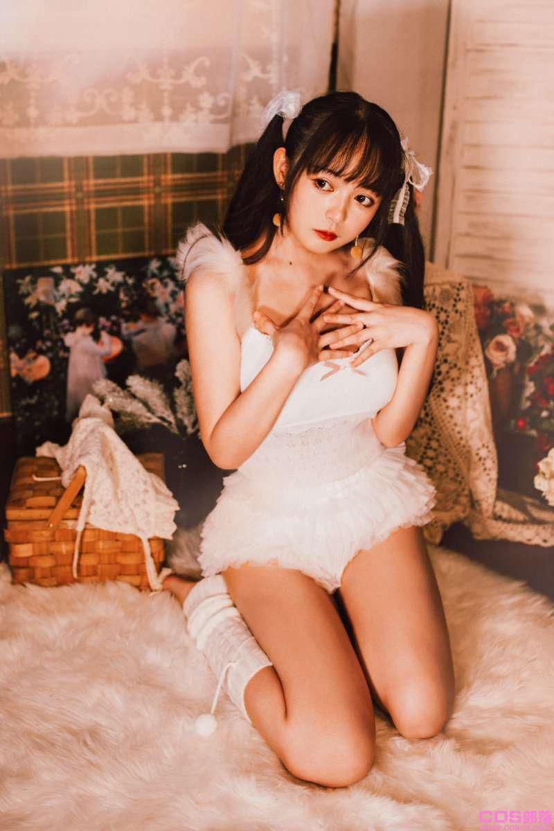 知名动漫博主@黑猫猫OvO 白色双马尾【19P/187MB】(图2)