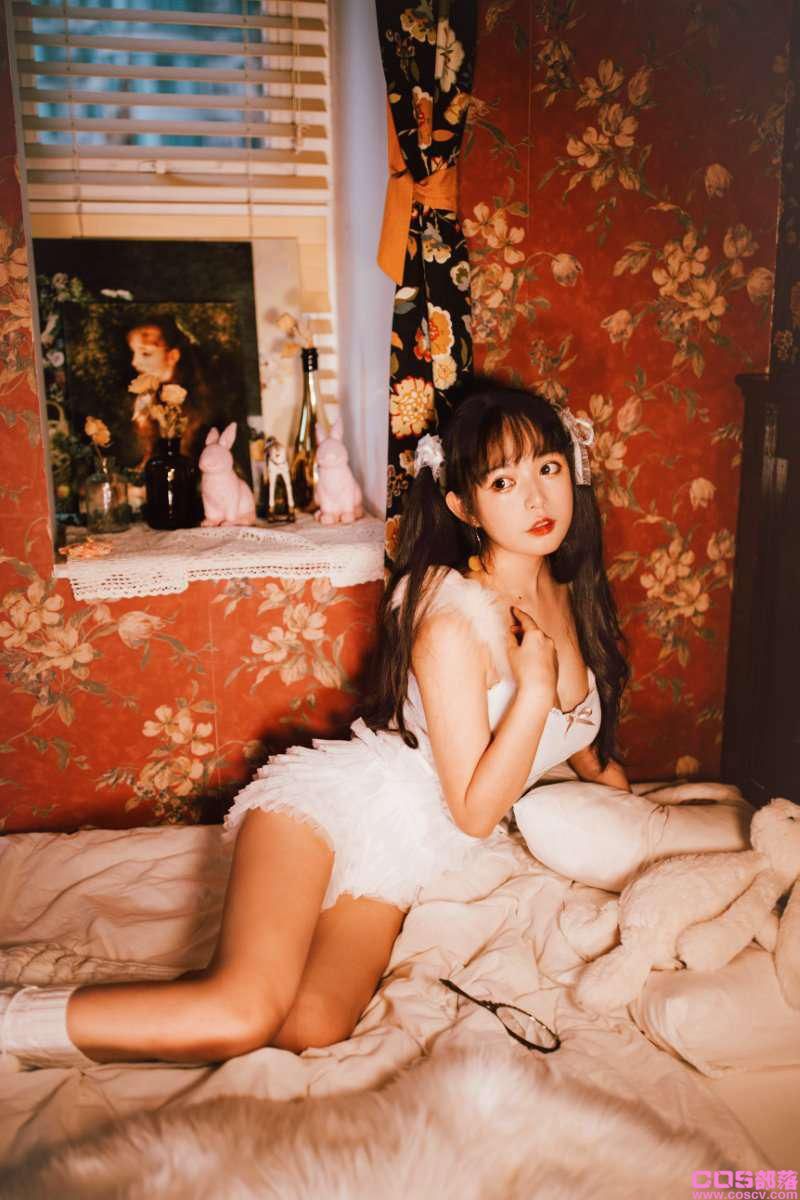 知名动漫博主@黑猫猫OvO 白色双马尾【19P/187MB】(图3)