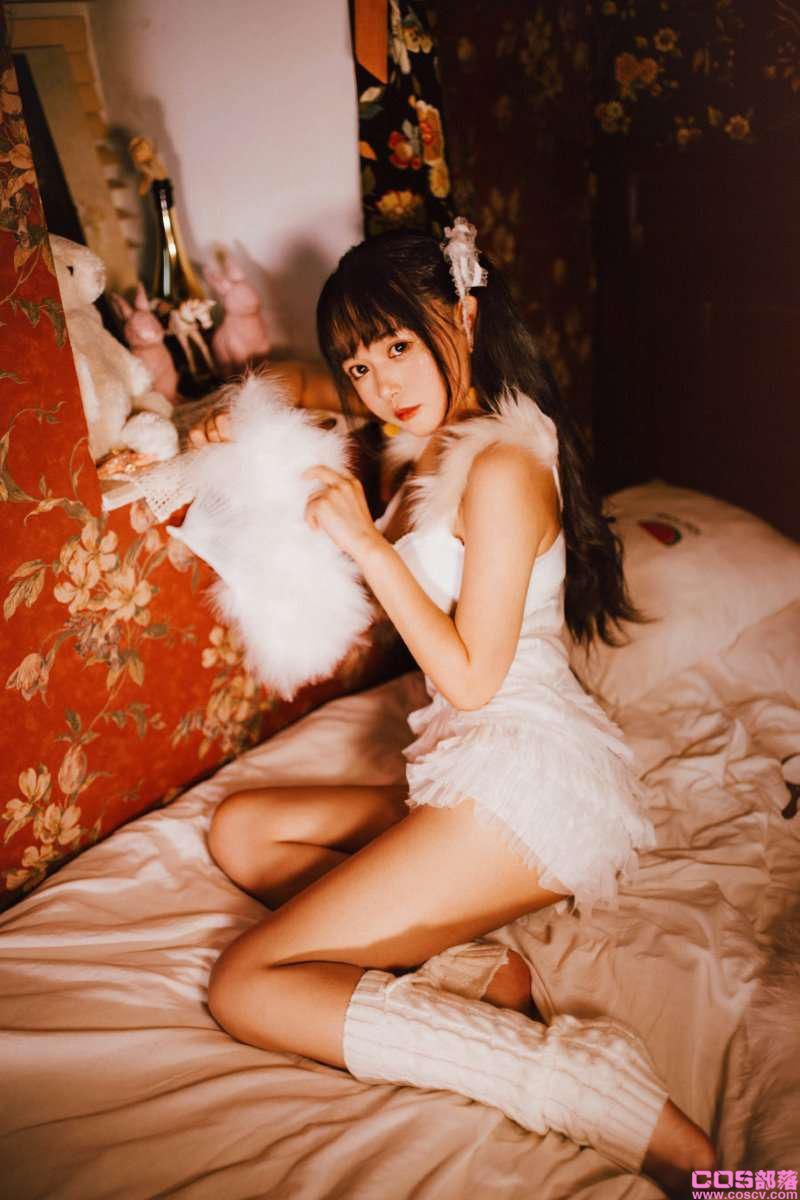 知名动漫博主@黑猫猫OvO 白色双马尾【19P/187MB】(图4)