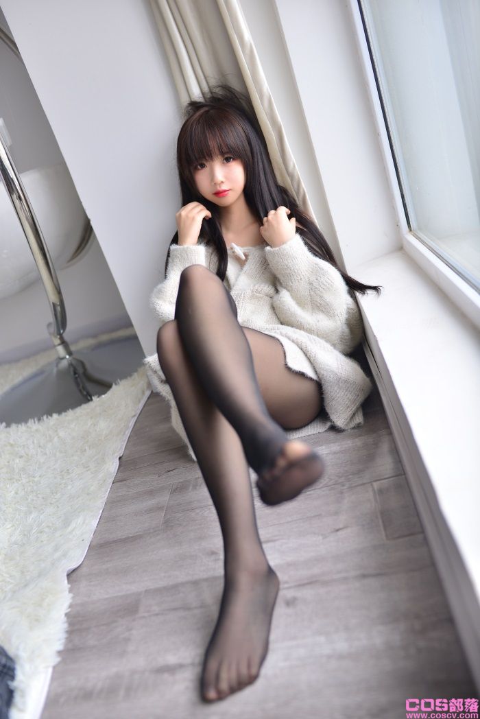 网紅Cos小姐姐@雪琪 – 毛衣少女【34P/53MB】(图3)