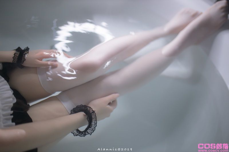 微博红人Coser@雪琪SAMA - 女仆水下版【22P/1V/498MB】(图4)