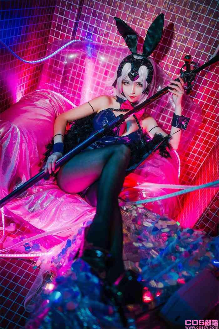 知名动漫Coser@rioko凉凉子 兔女郎【13P/154MB】(图2)
