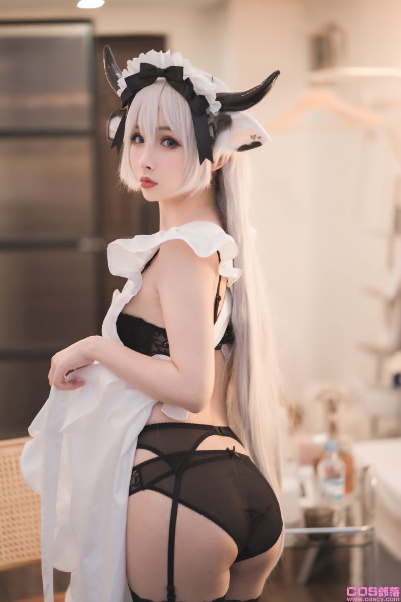 知名动漫Coser@rioko凉凉子 贴心的牛奶女仆【45P/465MB】(图4)