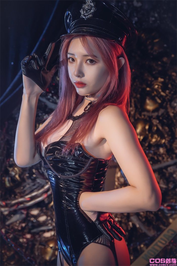 微博红人Coser@雯妹不讲道理 超S女警【32P/5V/434MB】(图4)