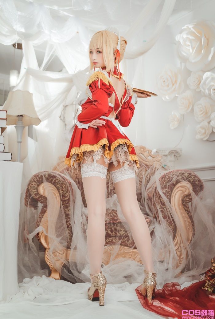 微博红人Coser@雯妹不讲道理 尼禄女仆【20P/264MB】(图4)