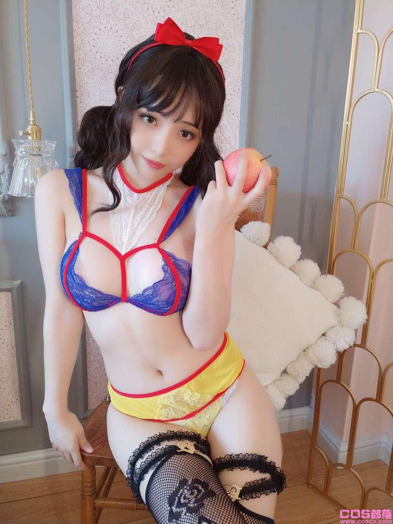 微博红人Coser@雯妹不讲道理 白雪姬【31P/315MB】(图3)