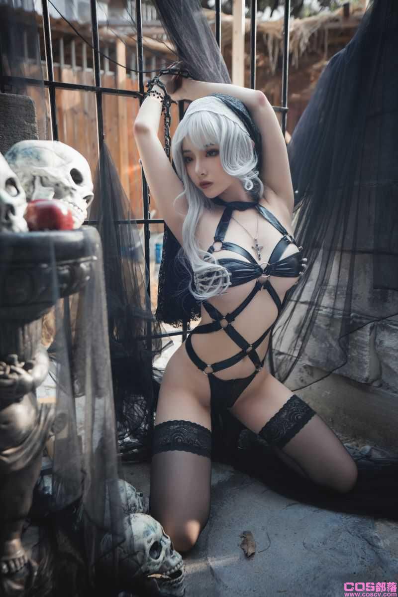 微博红人Coser@雯妹不讲道理 暗黑修女电子版【28P/419MB】(图2)