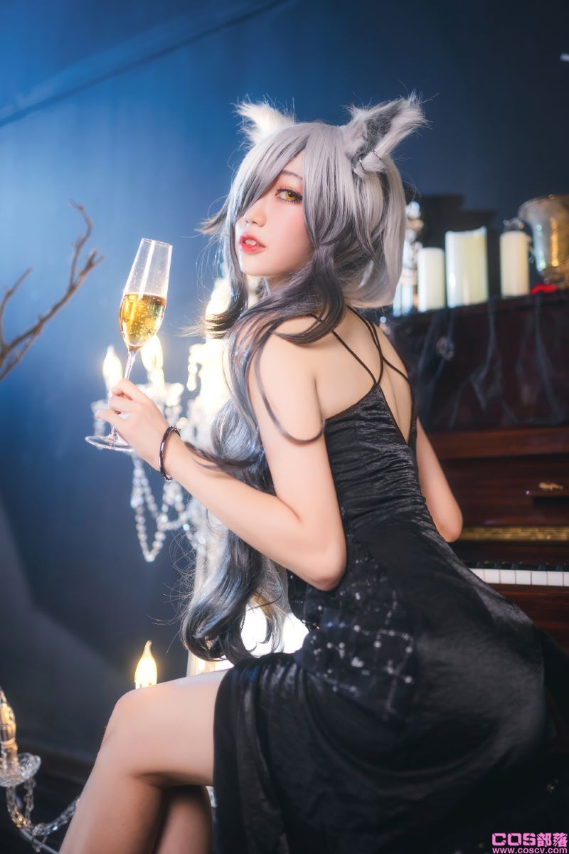动漫博主@周叽是可爱兔兔 一周年礼服【24P/337MB】(图4)