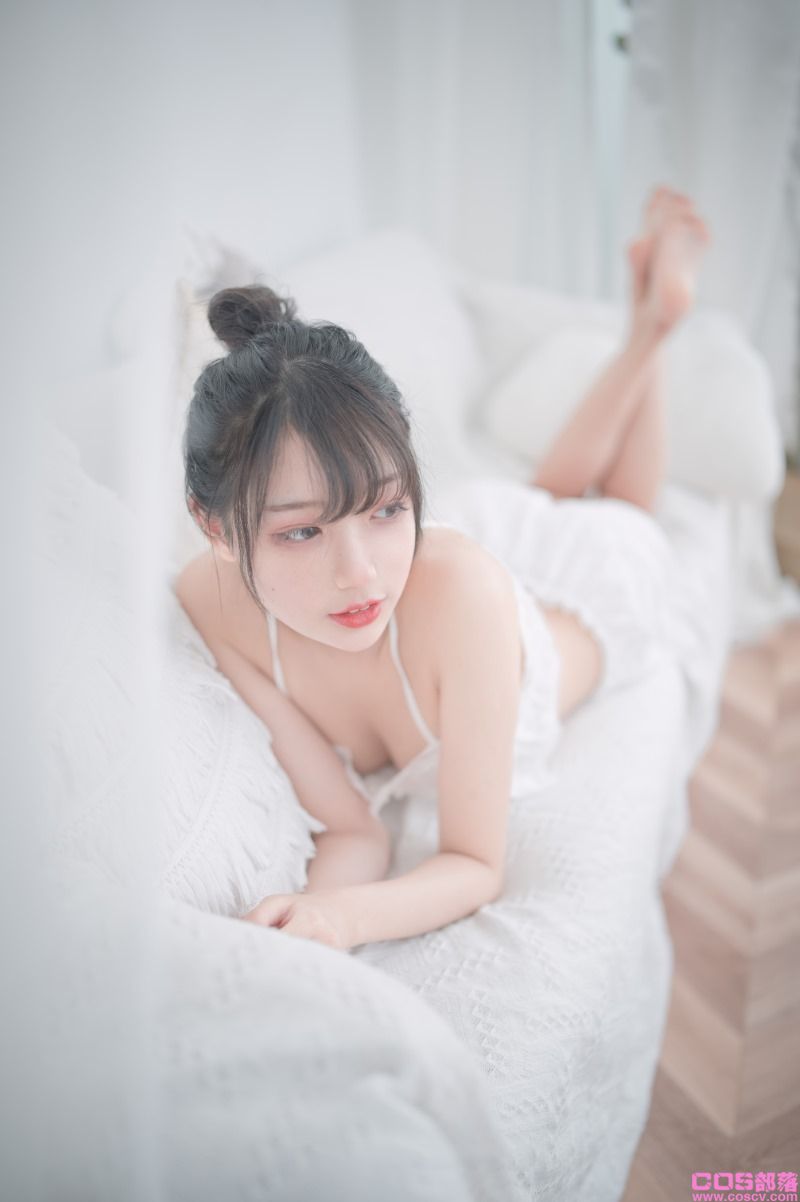 动漫博主@周叽是可爱兔兔 白色睡衣【23P/196MB】(图3)