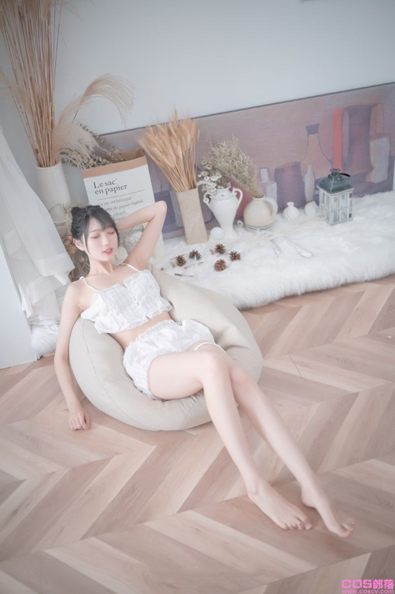 动漫博主@周叽是可爱兔兔 白色睡衣【23P/196MB】(图4)