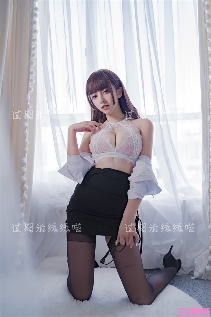 微博妹纸@过期米线线喵 OL装【40P/9MB】(图2)