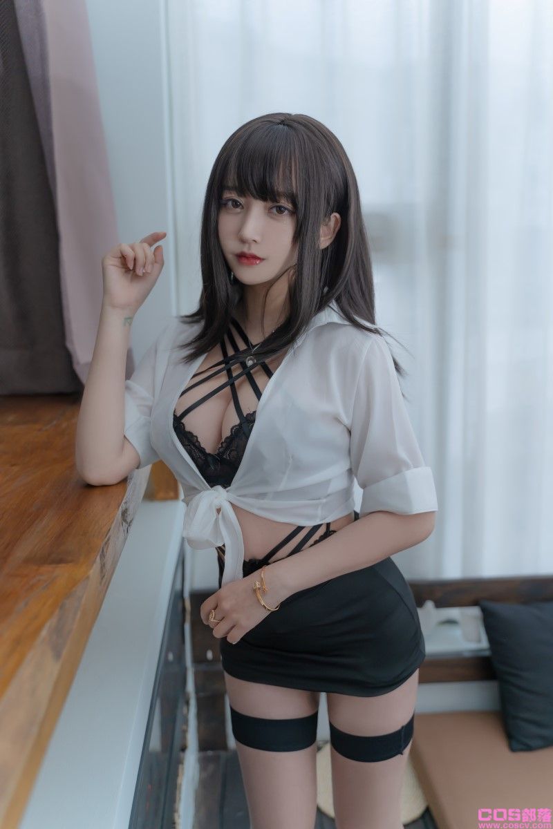 微博妹纸@过期米线线喵 职场新人【58P/100MB】(图4)