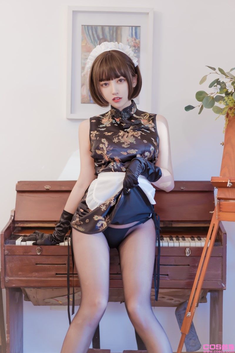 微博妹纸@过期米线线喵 黑色旗袍【43P/61MB】(图4)