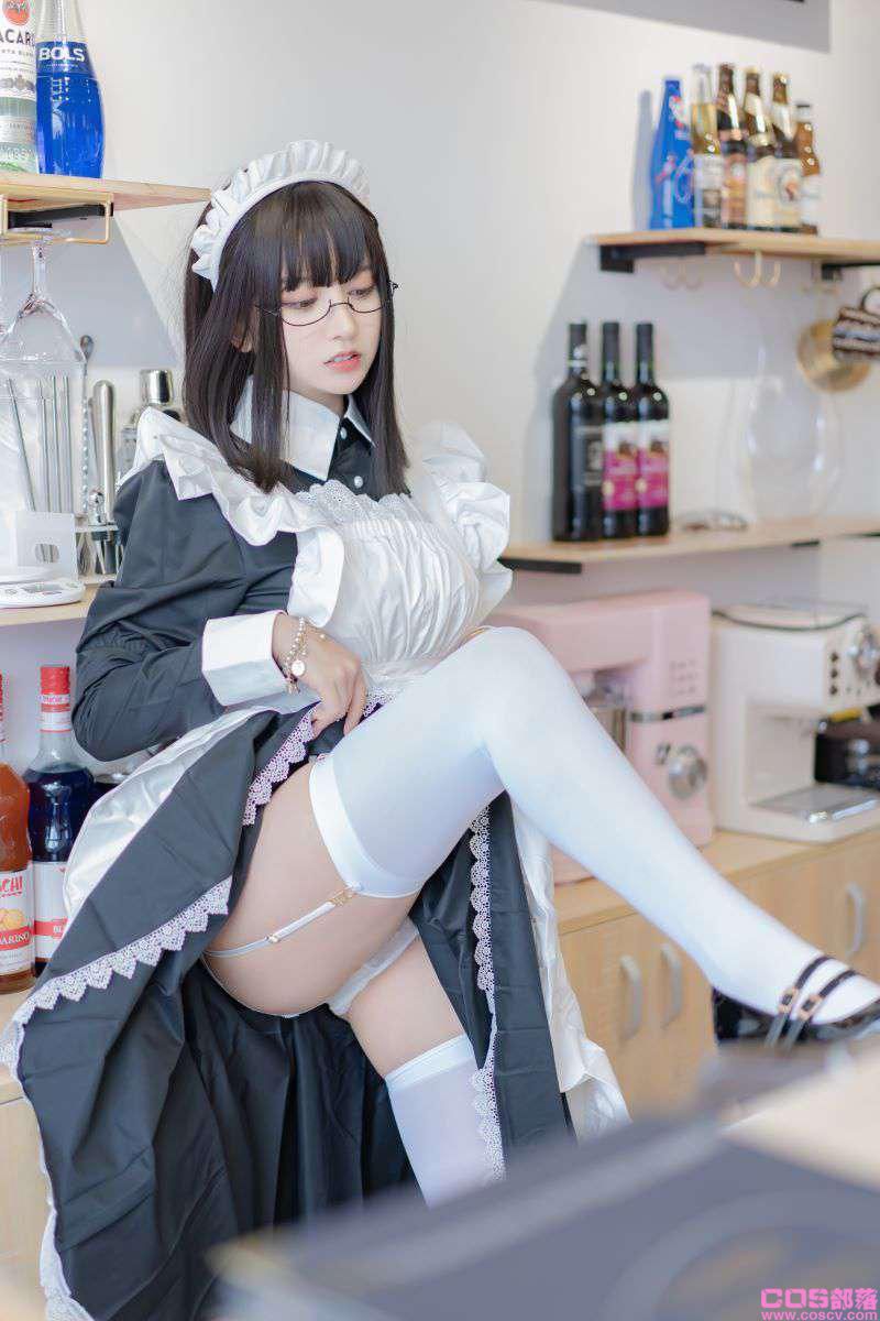 微博妹纸@过期米线线喵 女仆长【28P/72MB】(图2)