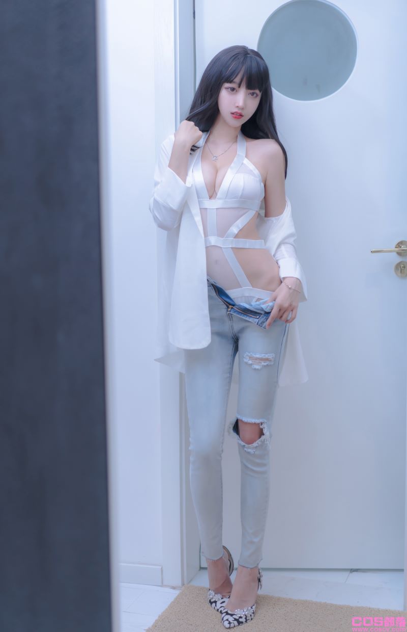 微博妹纸@过期米线线喵 米线的休息日【75P/73MB】(图2)