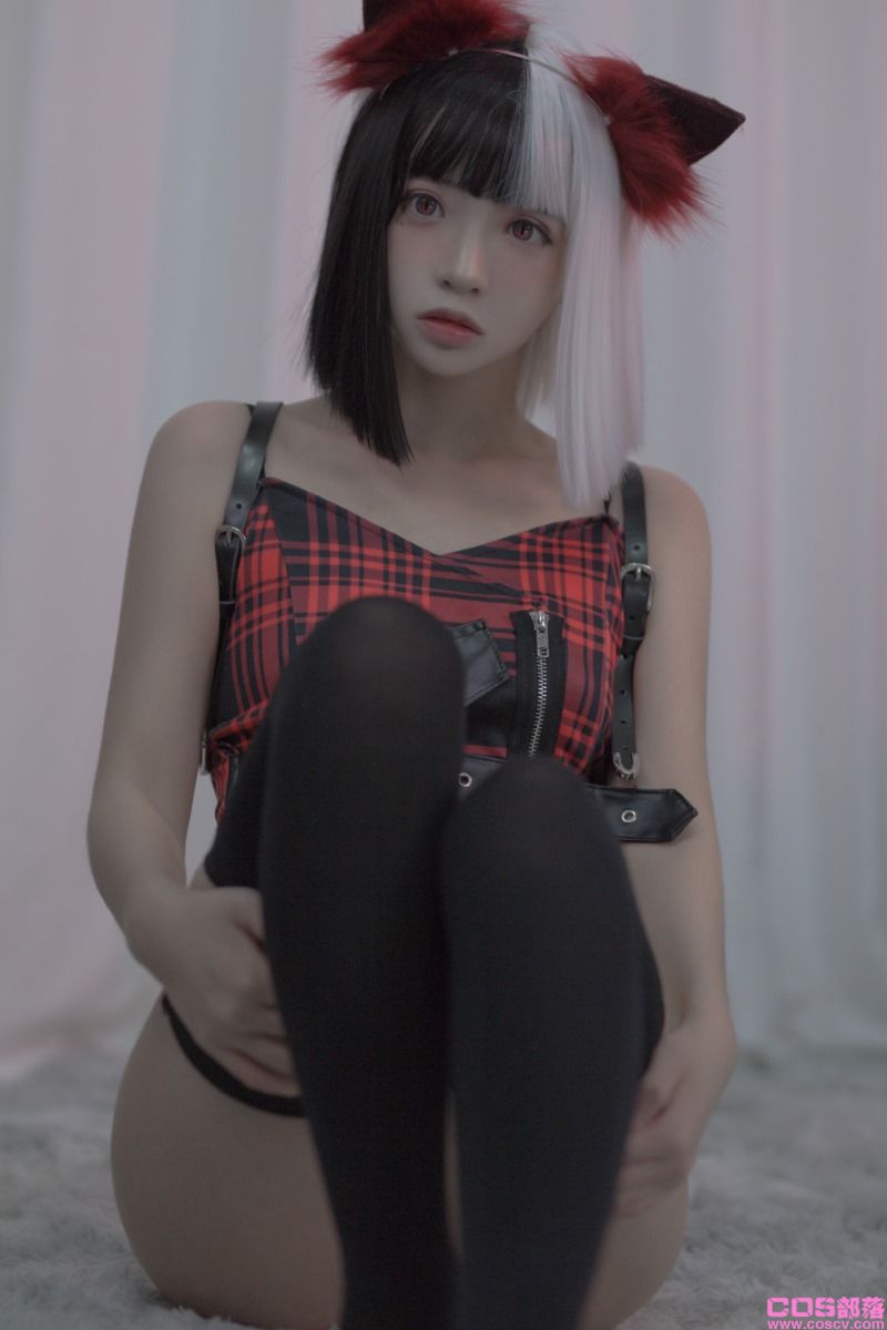 网紅Coser@疯猫ss 红黑耳【40P/566MB】(图4)