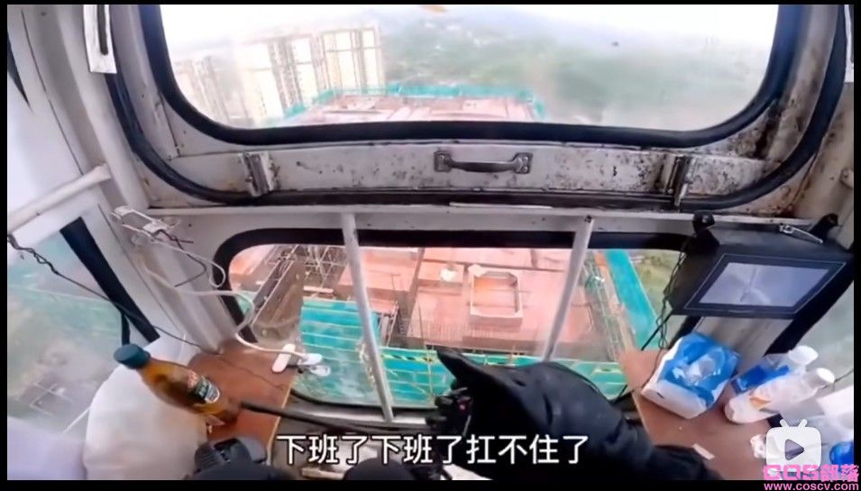 塔吊司机高空拉肚子怎么办？挑战高空80米生屎竞速(图1)