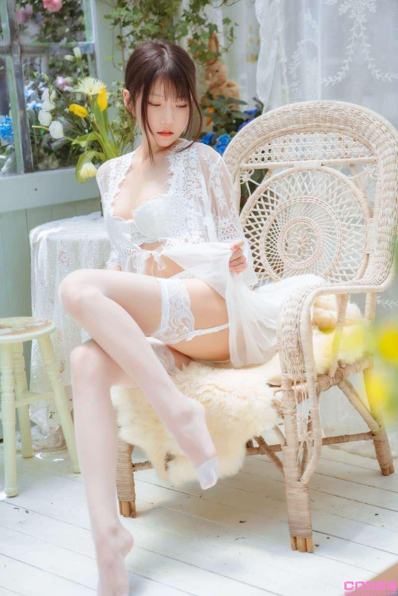 动漫博主@香草喵露露 玻璃房少女【76P/1.13G】(图3)